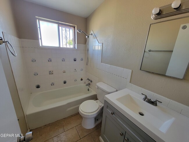 Building Photo - 10416 Lambda Dr