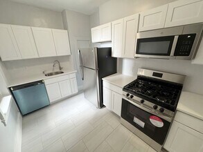 Building Photo - 2684-Highland Arms Realty