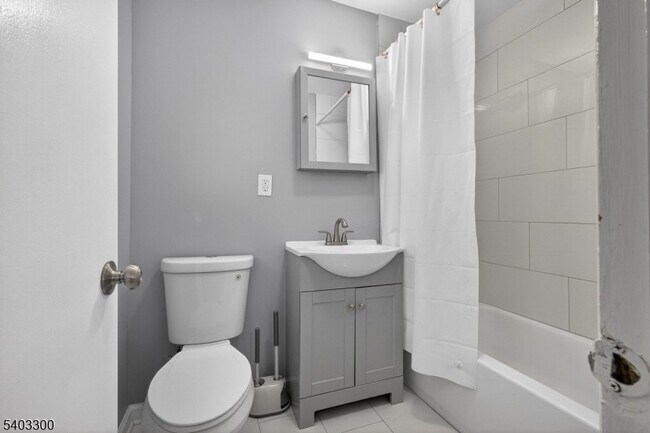 Building Photo - 17 Union Ave