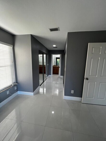 Building Photo - 13351 Greengate Blvd