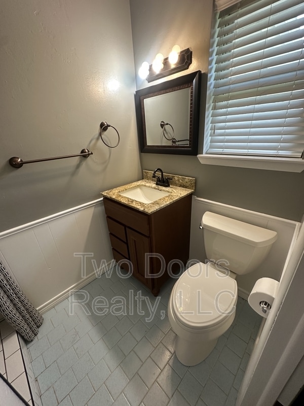 Building Photo - 137 E Jarman Dr