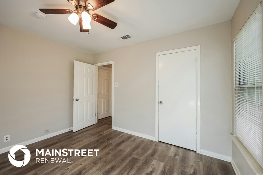 Building Photo - 351 E Amber St