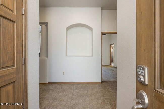 Building Photo - 1320 Golf Club Rd