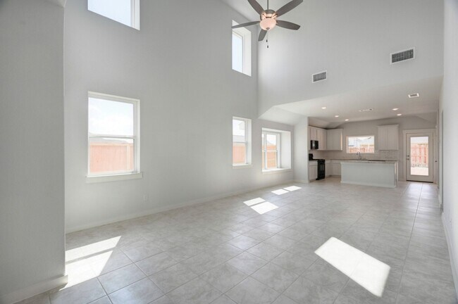 Building Photo - 21251 Shr Blf Dr