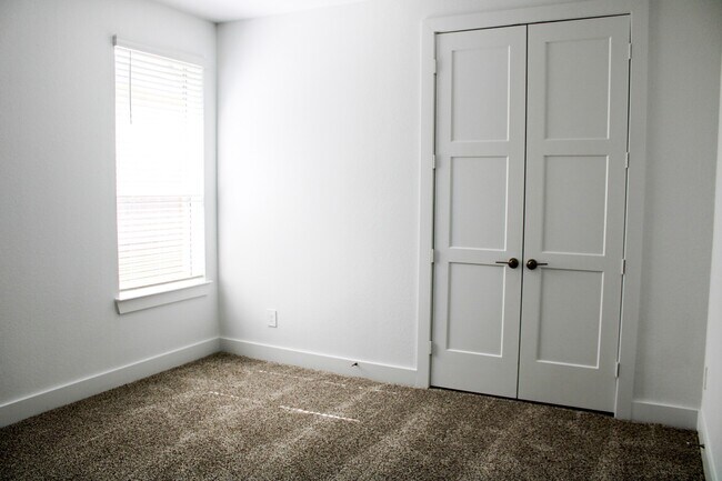 Building Photo - 15212 Tattle Crk Ln