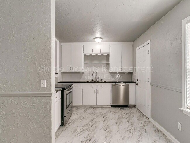 Building Photo - 3916 NW 24th St