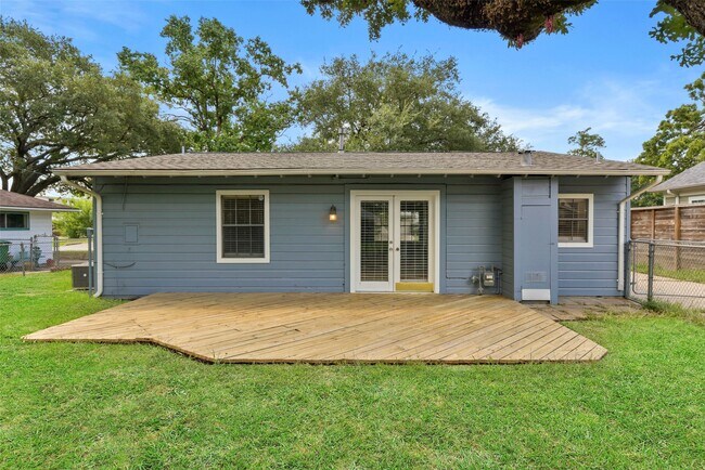 Building Photo - 950 Lamonte Ln