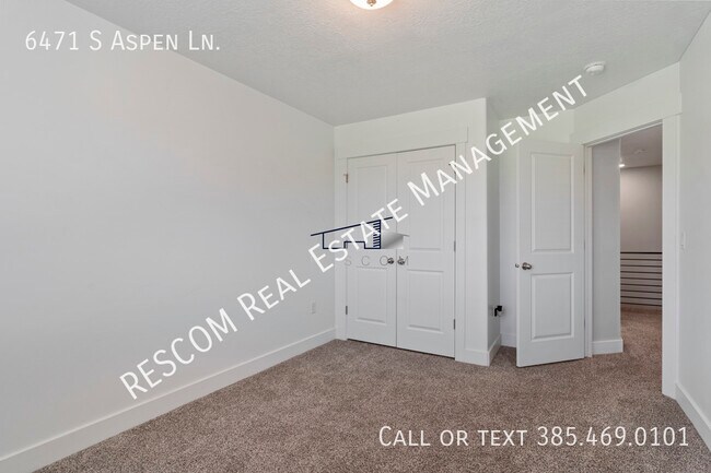 Building Photo - 6471 S Aspen Ln