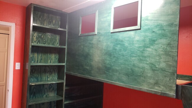 Building Photo - 913 Capulin Rd