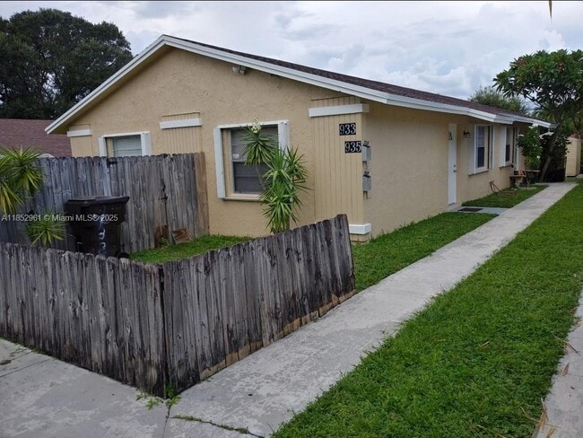 Primary Photo - 933 Francis St