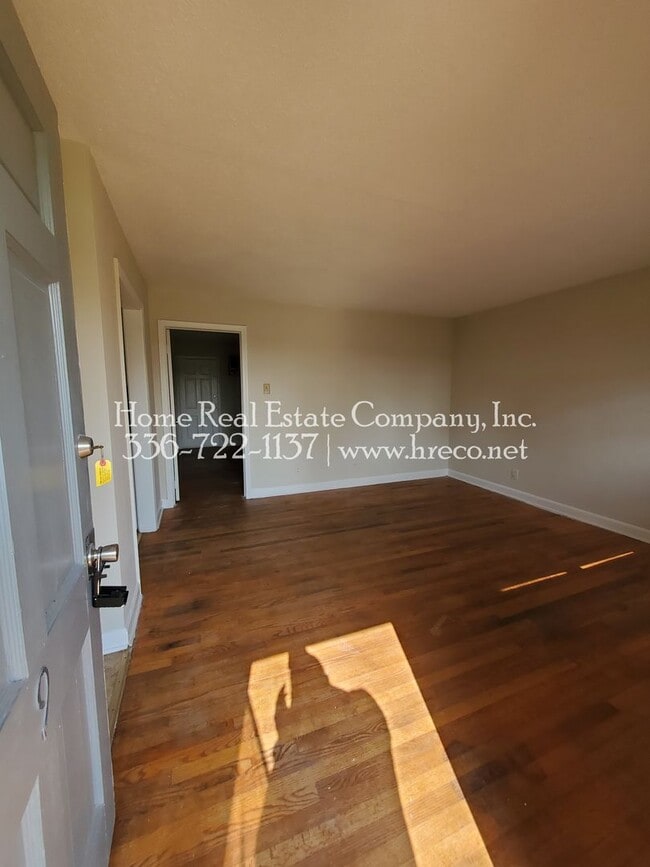 Building Photo - 4170 James St