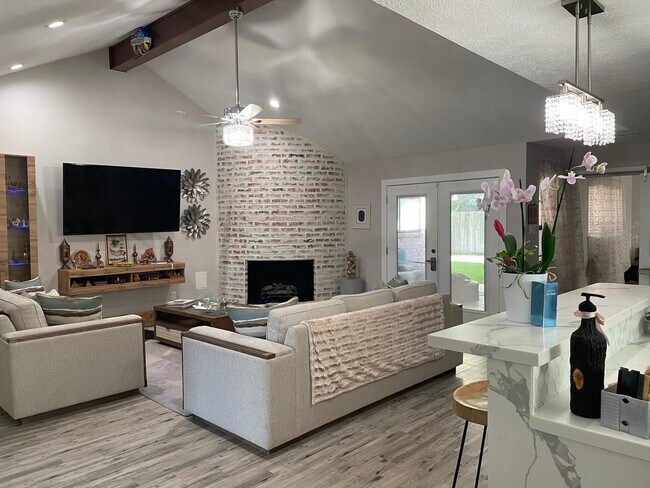 Building Photo - 14227 Sandfield Dr