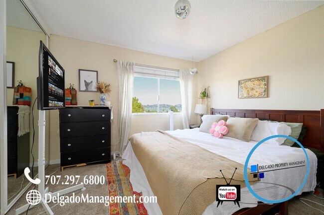 Building Photo - Sausalito living in this 2bd/2ba hillside ...