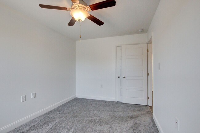 Building Photo - Fresh and so Clean Clean Close to Everything!