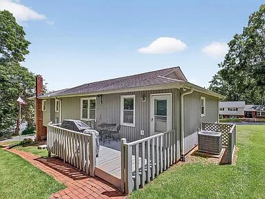 Building Photo - 3 Bedroom 2 Bathroom