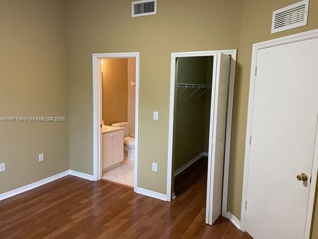 Building Photo - 2920 SE 13th Rd