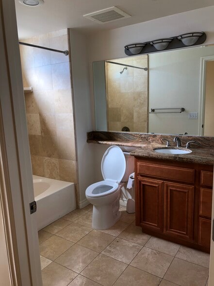 Master Bath - 3990 Centre St