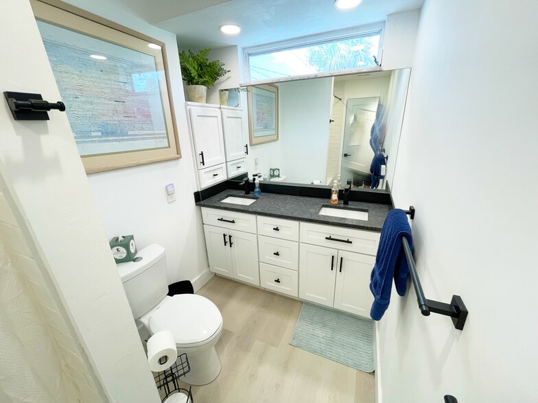 Building Photo - 5901 28th Ave N