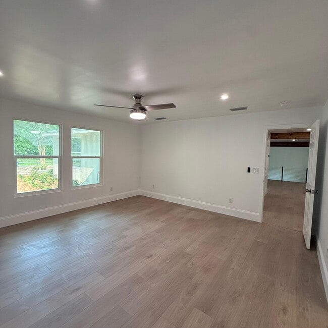 Building Photo - 7499 Pinehill Rd