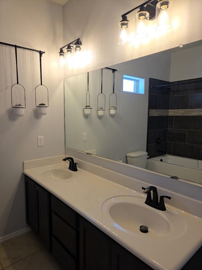 Building Photo - 1616 Volponi Dr SE