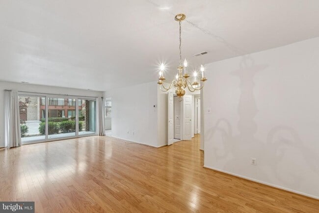 Building Photo - 2817 Jermantown Rd