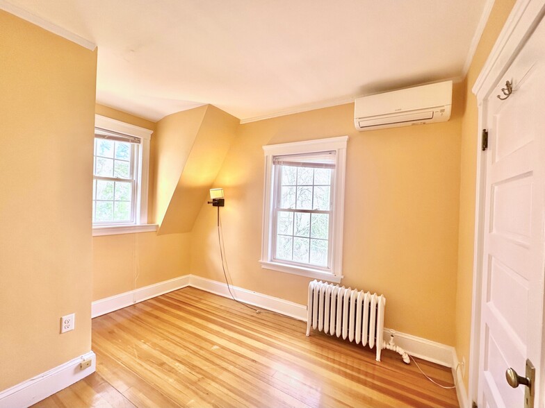 Building Photo - 94 Florian St