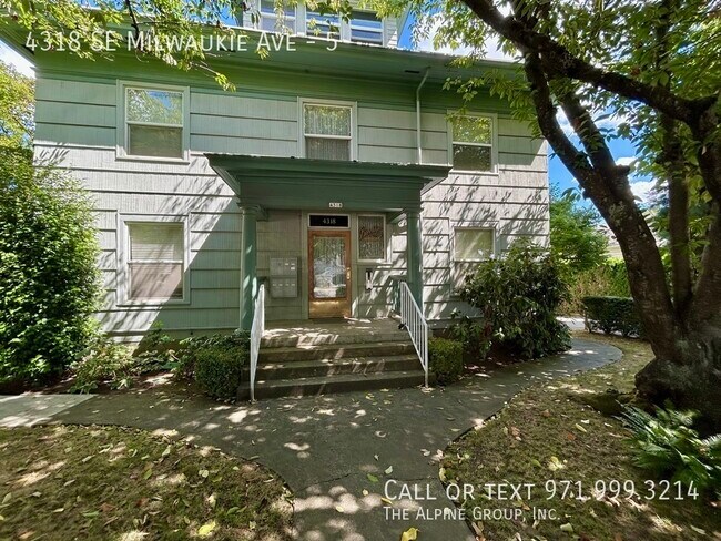 Building Photo - 4318 SE Milwaukie Ave