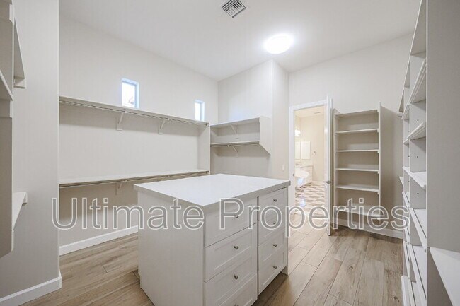 Building Photo - 28995 N 71st Ave