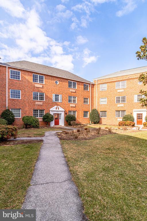 Building Photo - 1708 W Abingdon Dr