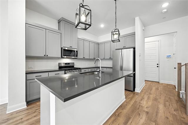 Building Photo - 2528 Campden Mews