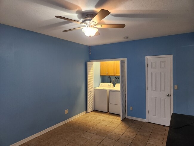 Building Photo - 1215 Skyview Blvd