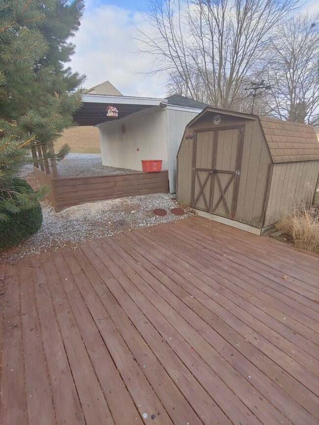 Building Photo - Semi-Attached Home Located Across from Red Lion High School