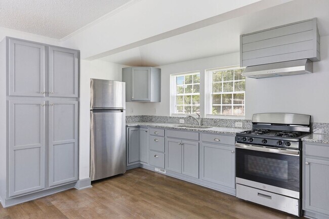 Building Photo - Renovated 2 Bed 1 Bath Home in Erwin