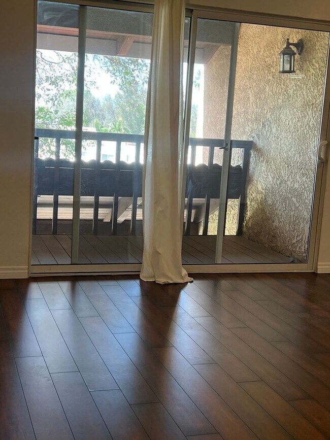 Building Photo - Cabrini 2 bedroom townhome