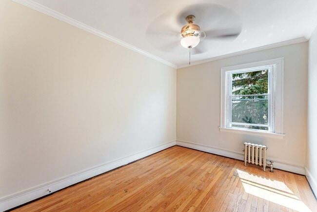 Building Photo - 2551 N Lockwood Ave