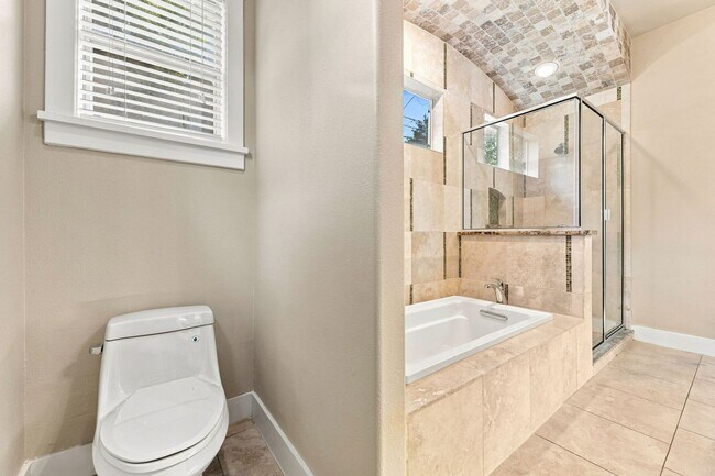 Building Photo - 401 Zennia St