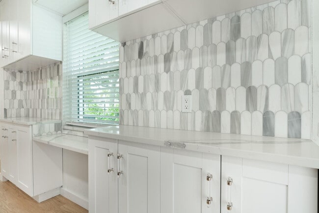 Building Photo - 1640 NW 6th Ave