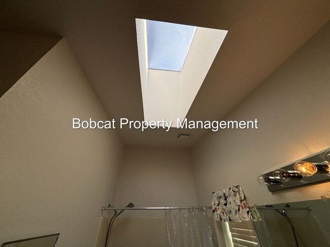 Building Photo - 628 Long Valley Rd