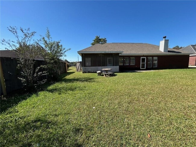 Building Photo - 5463 Henning Dr W