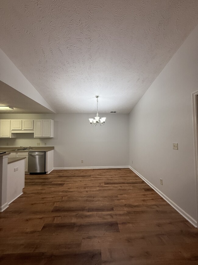 Building Photo - 513 Meadowland Ct