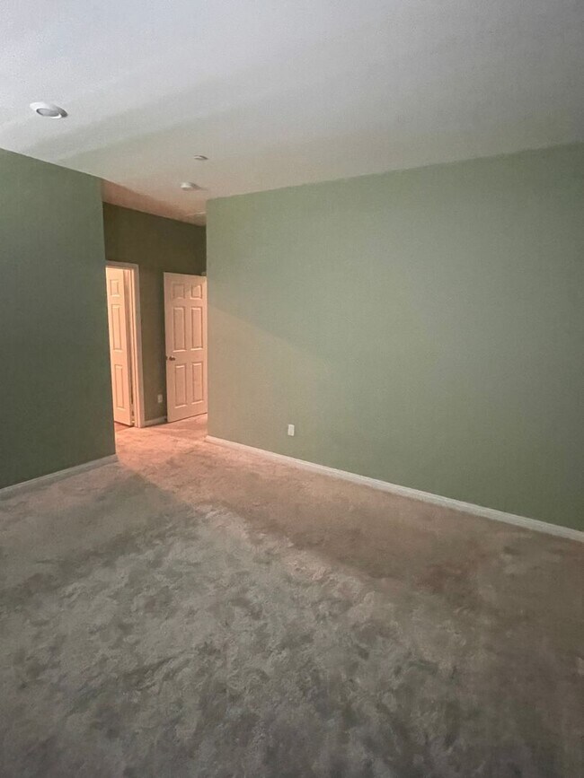 Building Photo - 31871 Eaton Ln