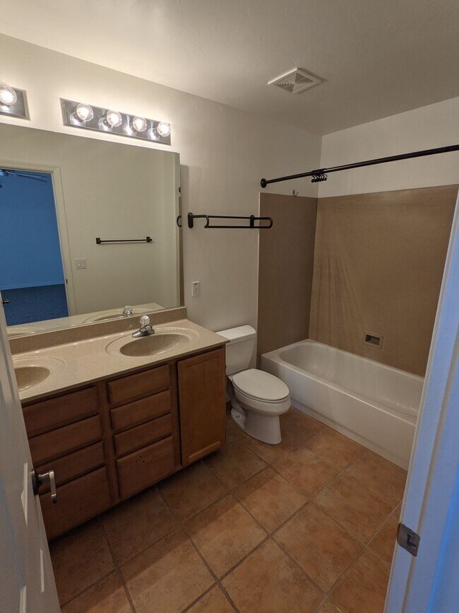 Building Photo - 4 Bedroom and 2.5 Bath Rental