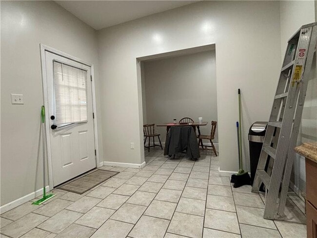 Building Photo - 214 3rd St