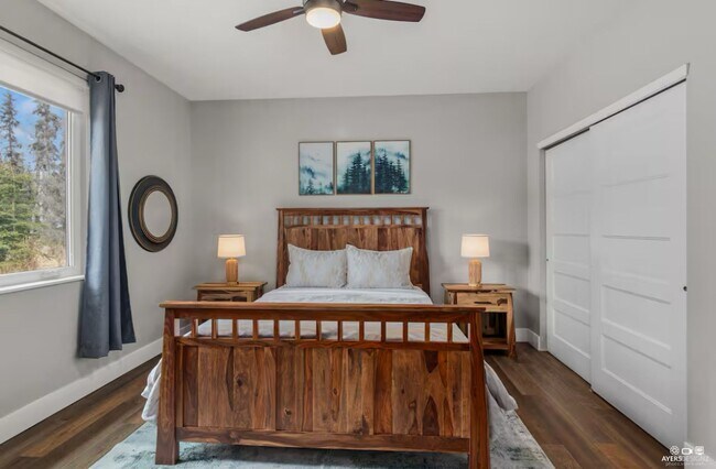 Building Photo - SEASONAL RANCH HOME