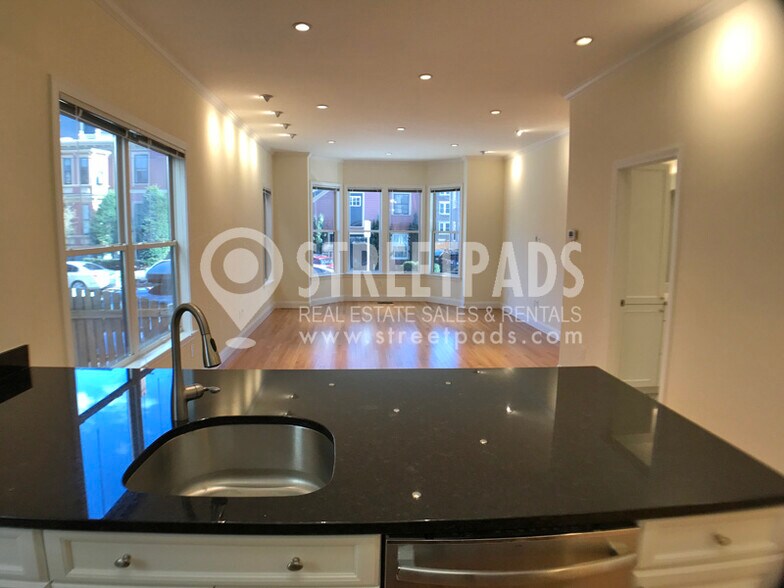 Building Photo - 15 Langdon St