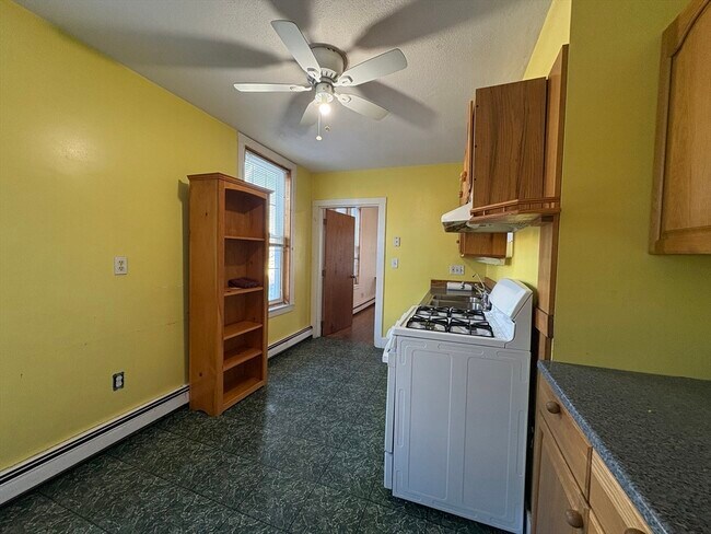 Building Photo - 26 St James St