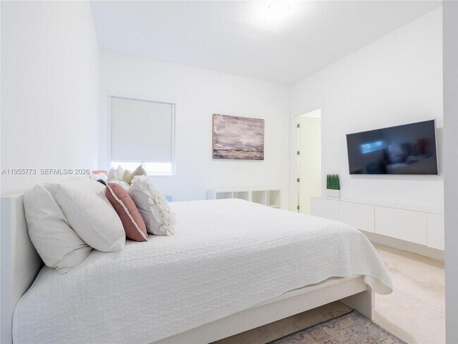 Building Photo - 7451 NW 103rd Ct