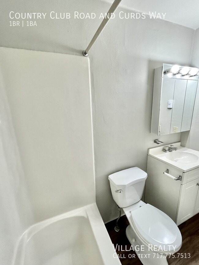 Building Photo - 671 Country Club Rd