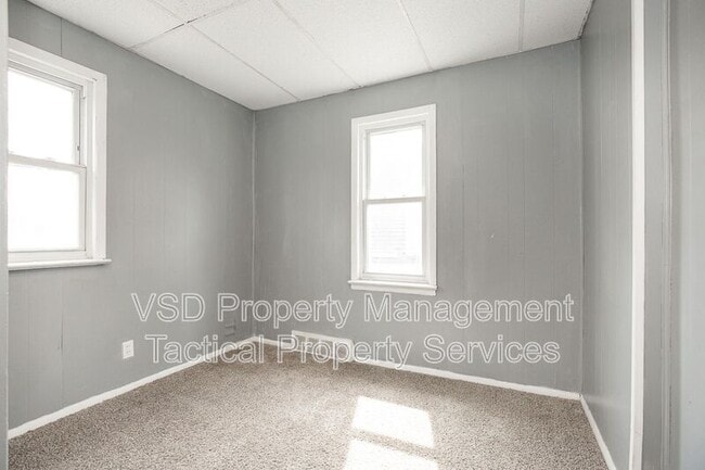 Building Photo - 6924 Claasen Ave