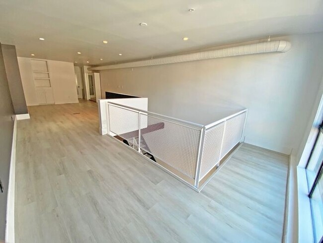 Building Photo - LUXURY Living at Santana Row! Private Cond...